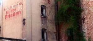 Spruch Fassade Malzfabrik Niedersedlitz Kämpfe mit uns für den Frieden