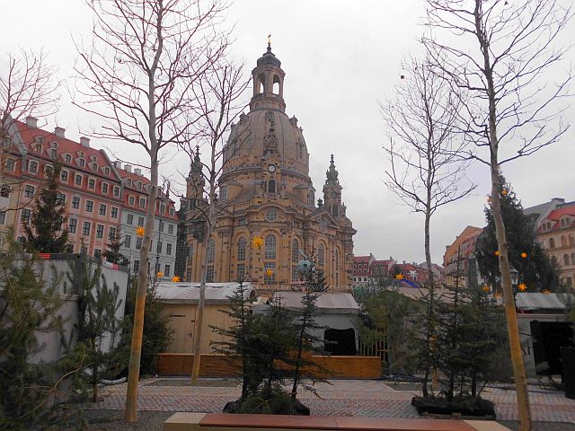 kleiner Weihnachtsmarkt in Dresdens historischer Altstadt