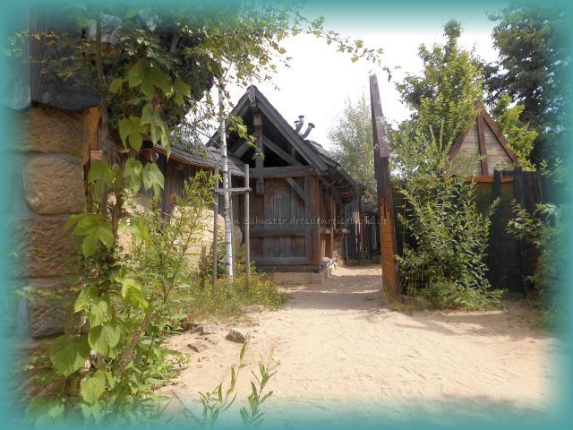 SteinReich Holzhütten Dorf