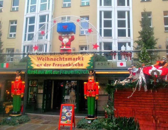 Weihnachtszauber auf dem Dresdner Neumarkt an der Frauenkirche